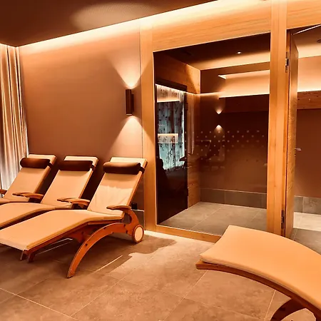 فندق Artos 3*
