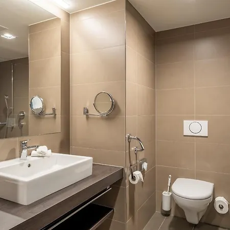 Artos Hotel 3*